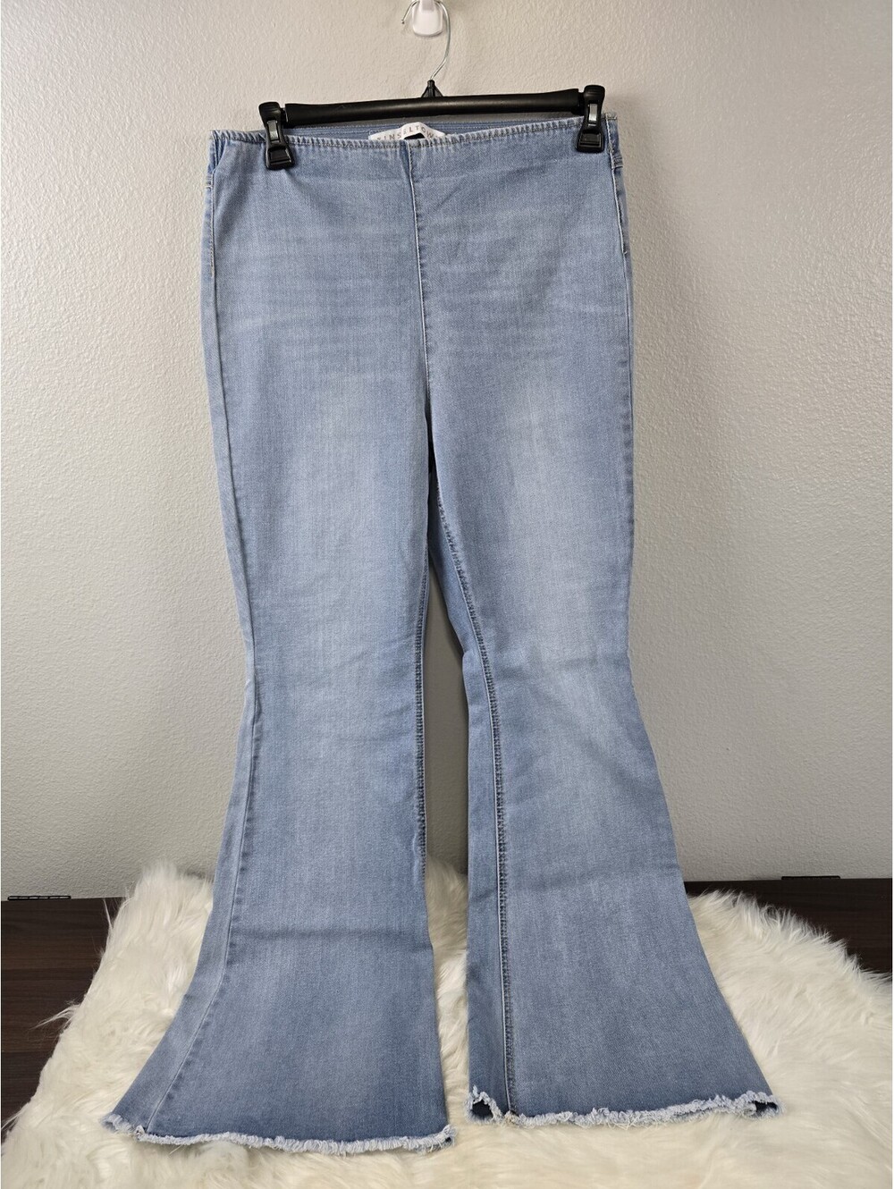 Ladies Size 13 Tinseltown High-rise Flare Light Wash Pullon Jean Pants